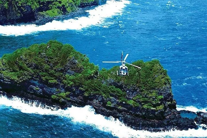 Helicopter tours in Maui