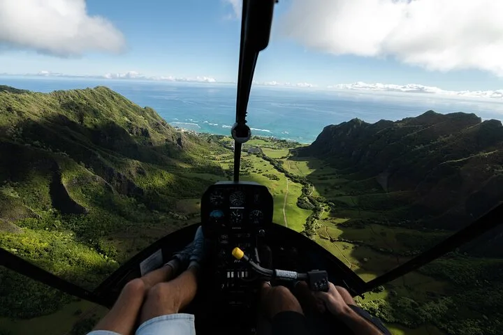 Private 60 Minutes Helicopter Tour in Honolulu — helicopter tour in Oahu