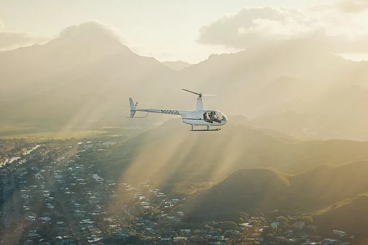 60 Minutes Shared Helicopter Tour in Honolulu — helicopter tour in Oahu